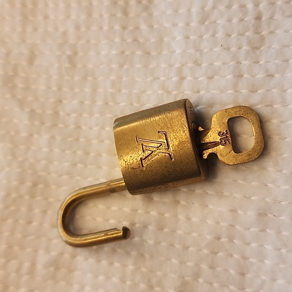 LV Lock and Key #315 (Item E)